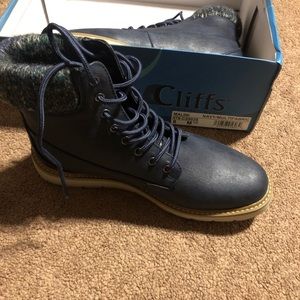 Cliffs hiking boots